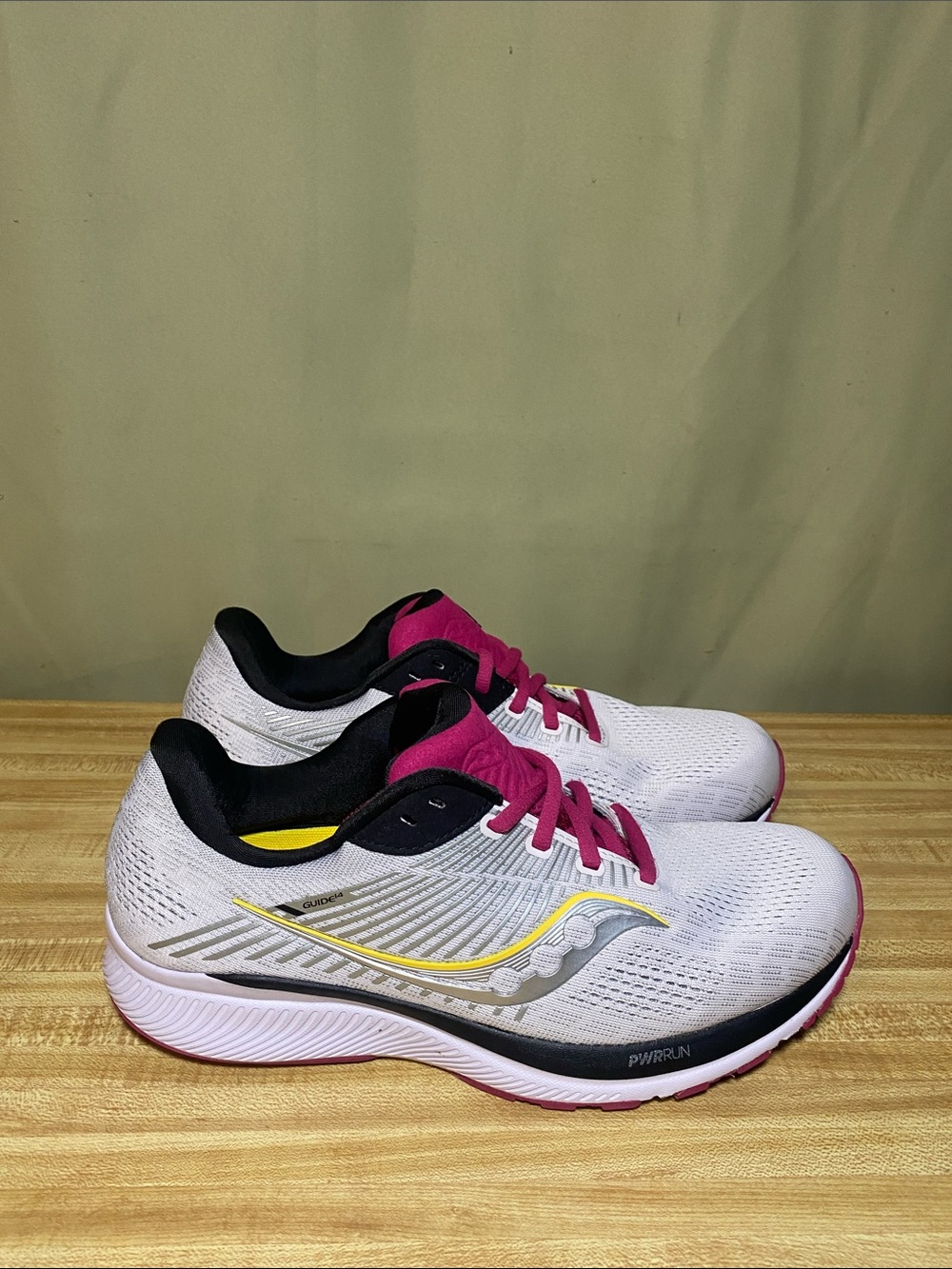Saucony Guide 14 Wide Running Training Sneakers Alloy Grey  Women’s Size 10W